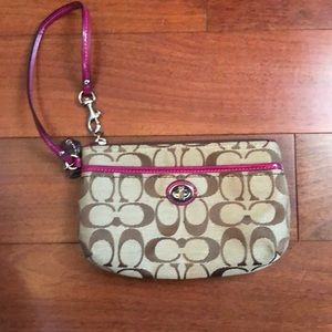 Coach wristlet excellent condition